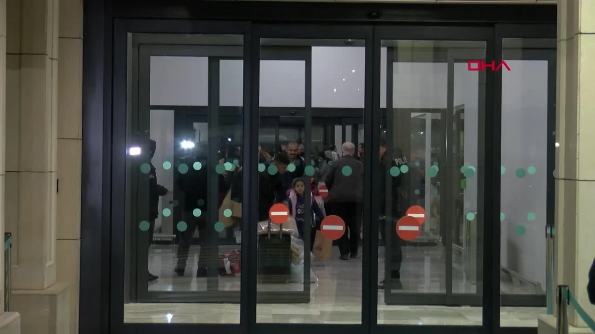 İsrail saldırılarından tahliye edilen Türk ve KKTC vatandaşları İstanbul\'a ulaştı