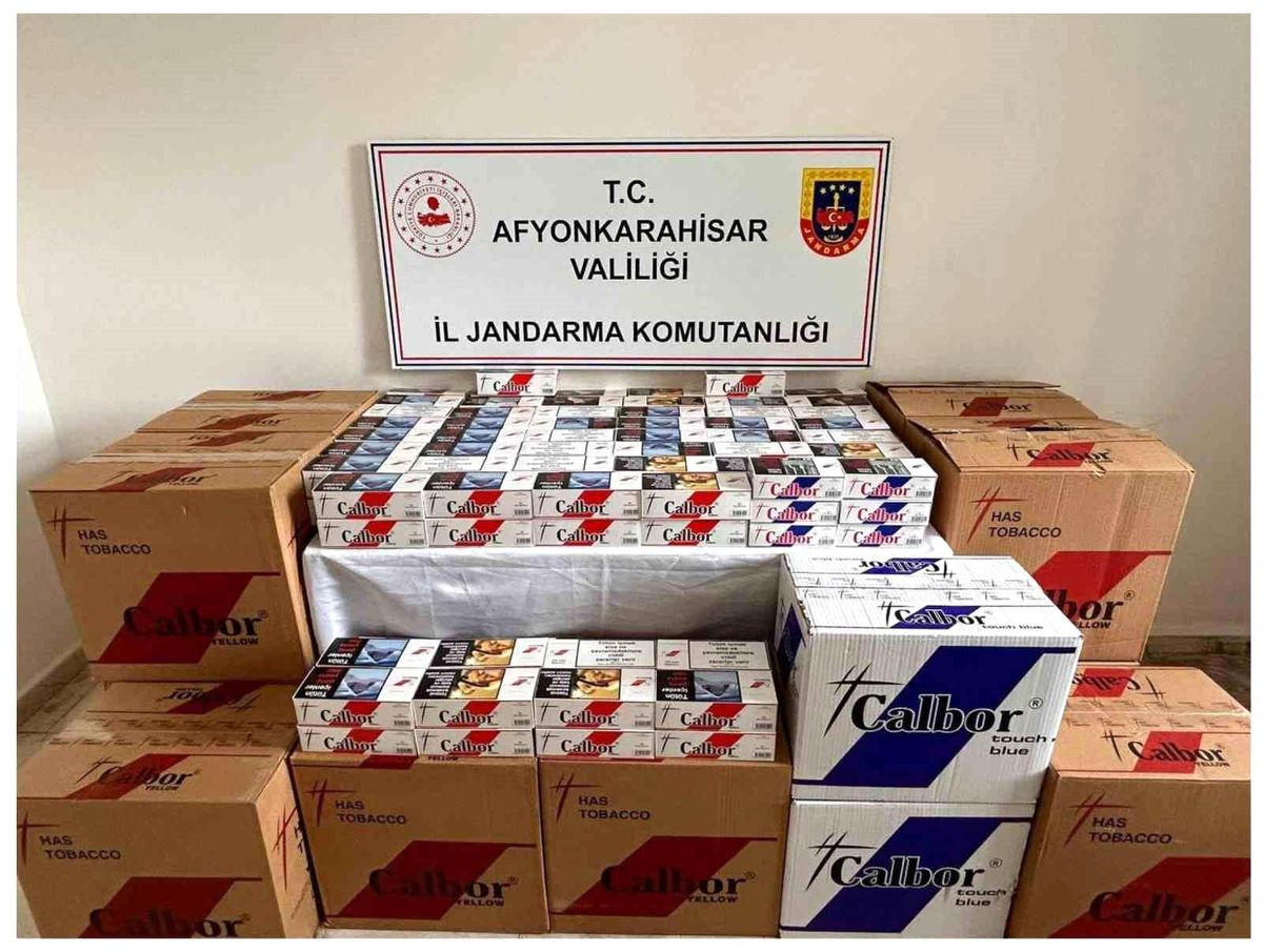 Afyonkarahisar\'da Kamyonette 140 Bin Makaron Ele Geçirildi