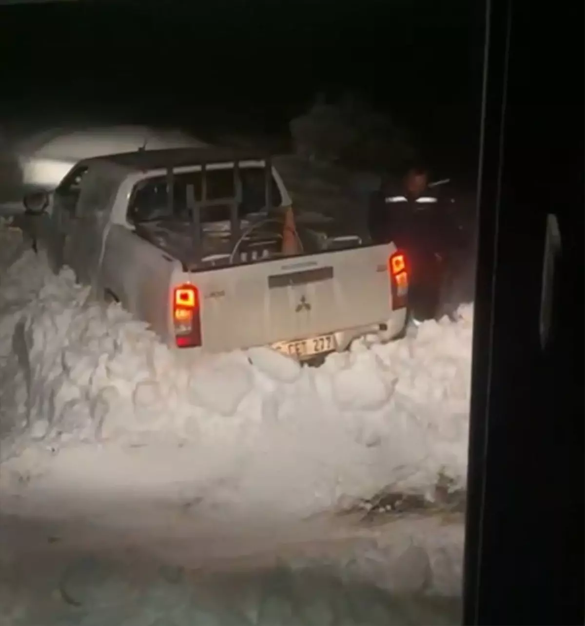 Sarıkamış\'ta Kar Kalınlığı Nedeniyle Aras EDAŞ Ekipleri Kurtarıldı