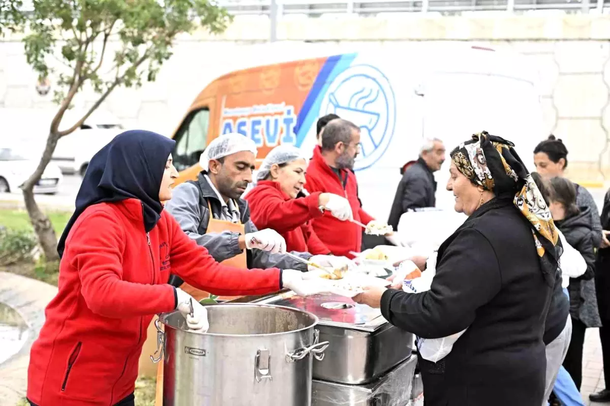 Muratpaşa Belediyesi, Komşu Sofraları Kuruyor