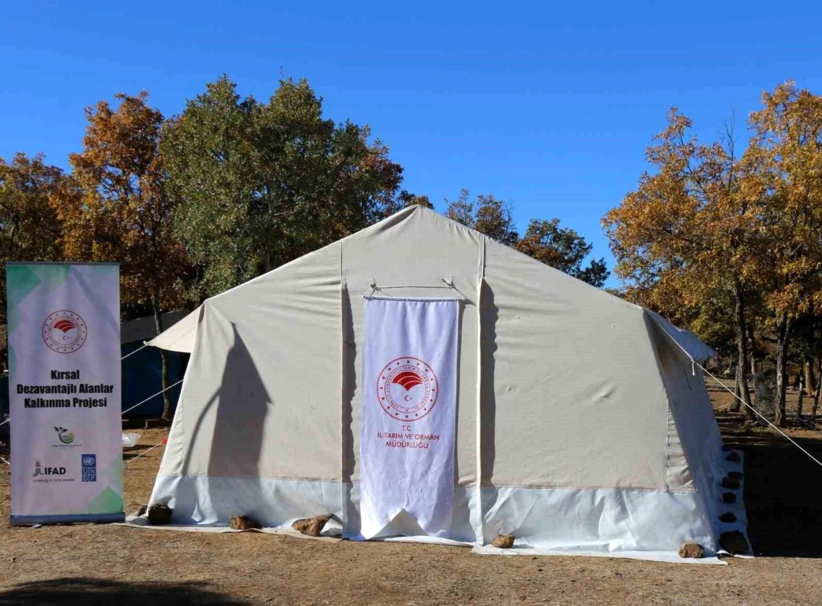 Kırsalda yaşayan ailelere yaşam çadırları dağıtıldı