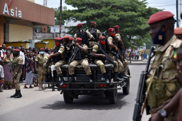 Kongo'da stadyumda askeri personel seçmeleri sırasında çıkan izdihamda 37 kişi öldü