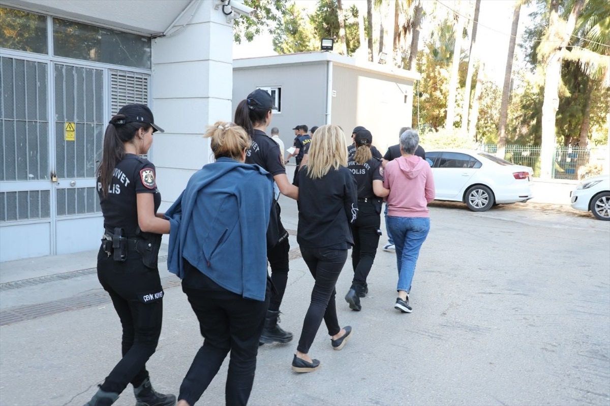 Mersin\'de Alman vatandaşlarını dolandıran şüphelilere operasyon