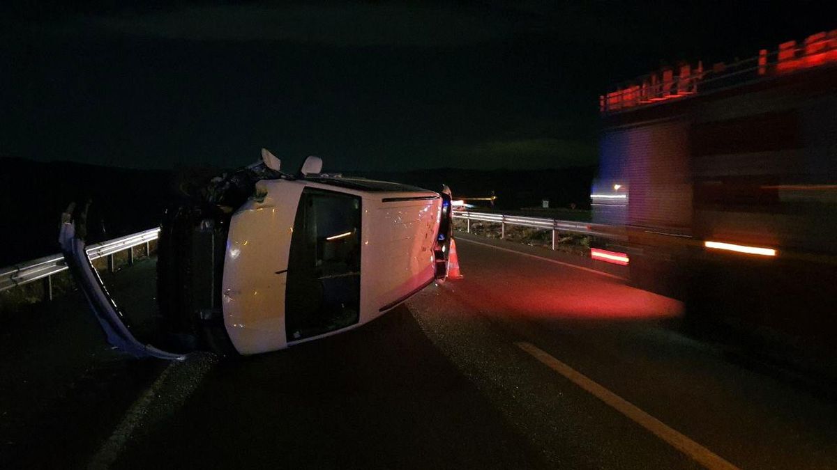 Çorum Sungurlu\'da Minibüs ve Otomobil Çarpıştı: 3 Yaralı