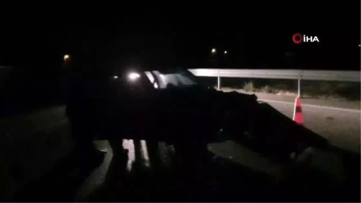 Minibüs ile otomobil çarpıştı: 3 yaralı