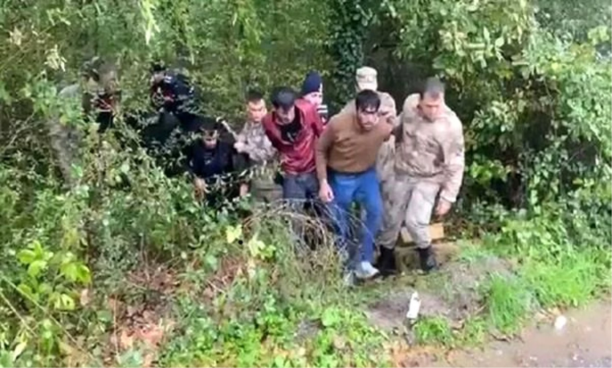 Hendek\'te Göçmen Kaçakçılığı Operasyonu: 15 Göçmen Yakalandı, 5 Organizatör Tutuklandı