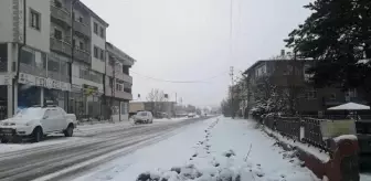 İmranlı'da Kar Yağışı: Bölge Beyaza Büründü