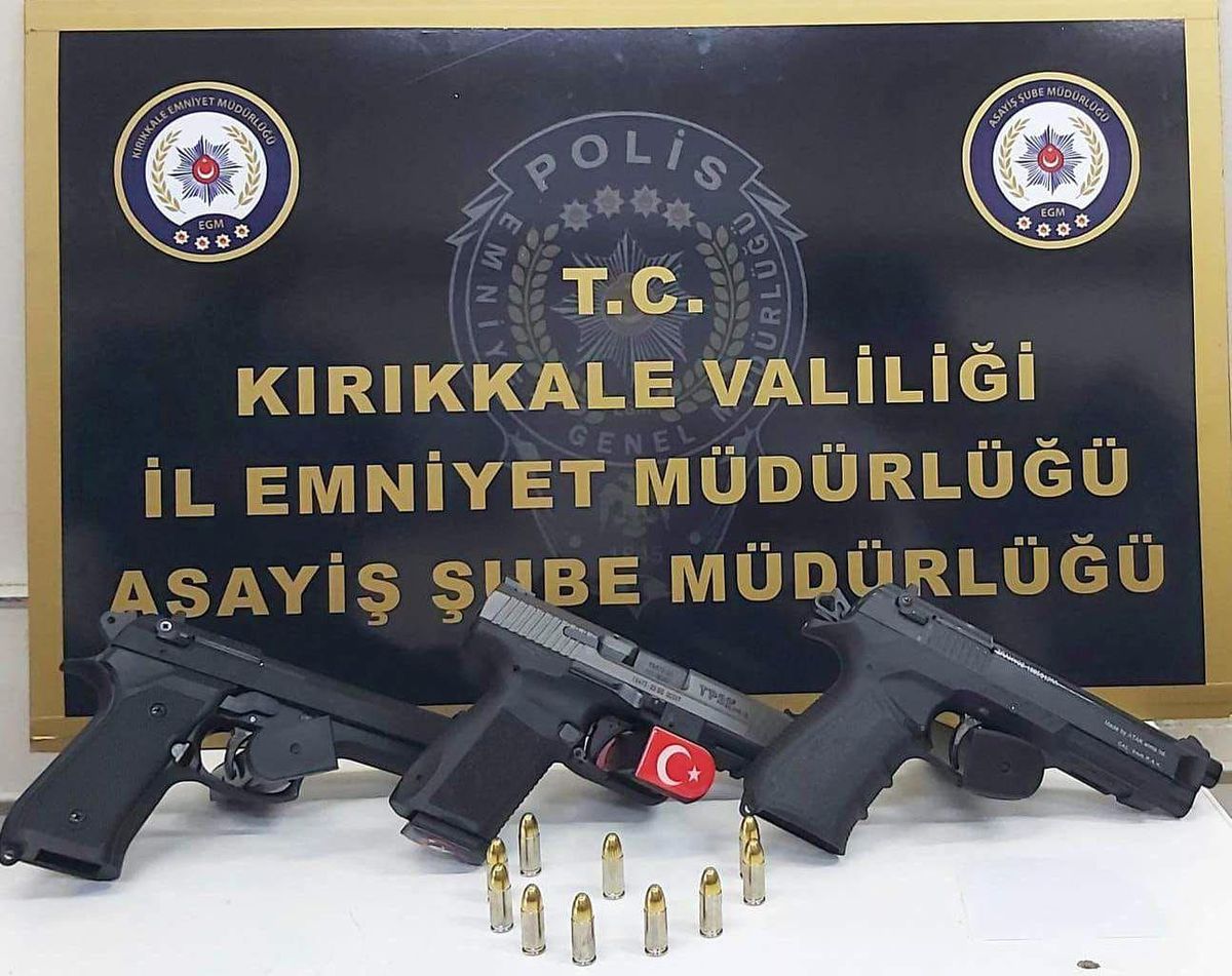 Kırıkkale\'de Sanal Devriye Yapan Polisler, Suç Unsuru İçerik Paylaşan 2 Şüpheliyi Gözaltına Aldı