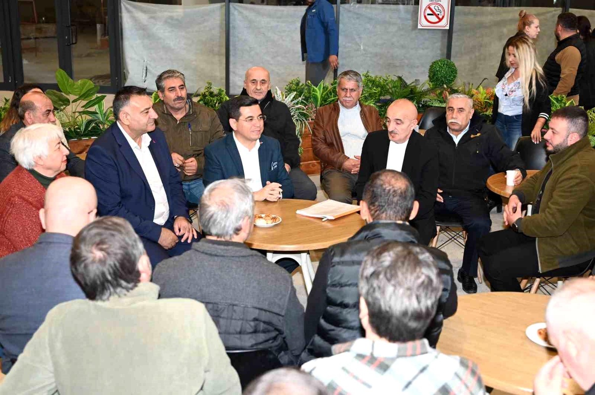 Kepez Belediye Başkanı Hakan Tütüncü, Doğu Garajı Festival Çarşısı esnafının istek ve taleplerini dinledi