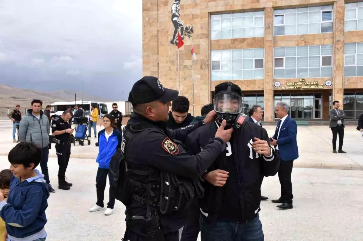 Kırşehir\'de Ahi Evran Üniversitesi öğrencileri emniyet birimlerini tanıdı