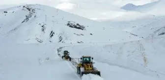 Van'da Kar Yağışı Sonrası Yollar Açılıyor