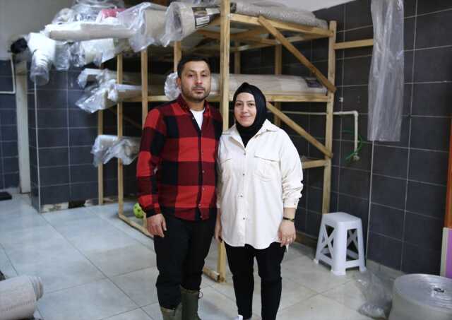 Vefat eden annesinin altınları yıkamaya verdiği halının içinden çıktı Vefat eden annesinin altınları yıkamaya verdiği halının içinden çıktı