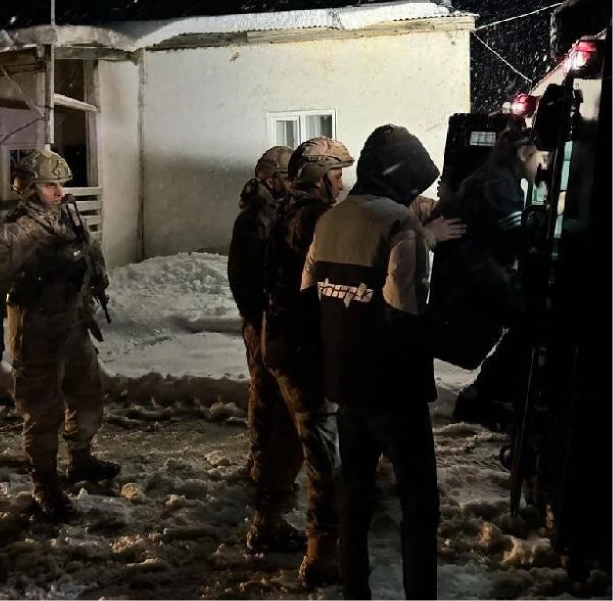 Erzurum\'da Yoğun Kar Yağışı Nedeniyle Mahsur Kalan Hastalar Kurtarıldı