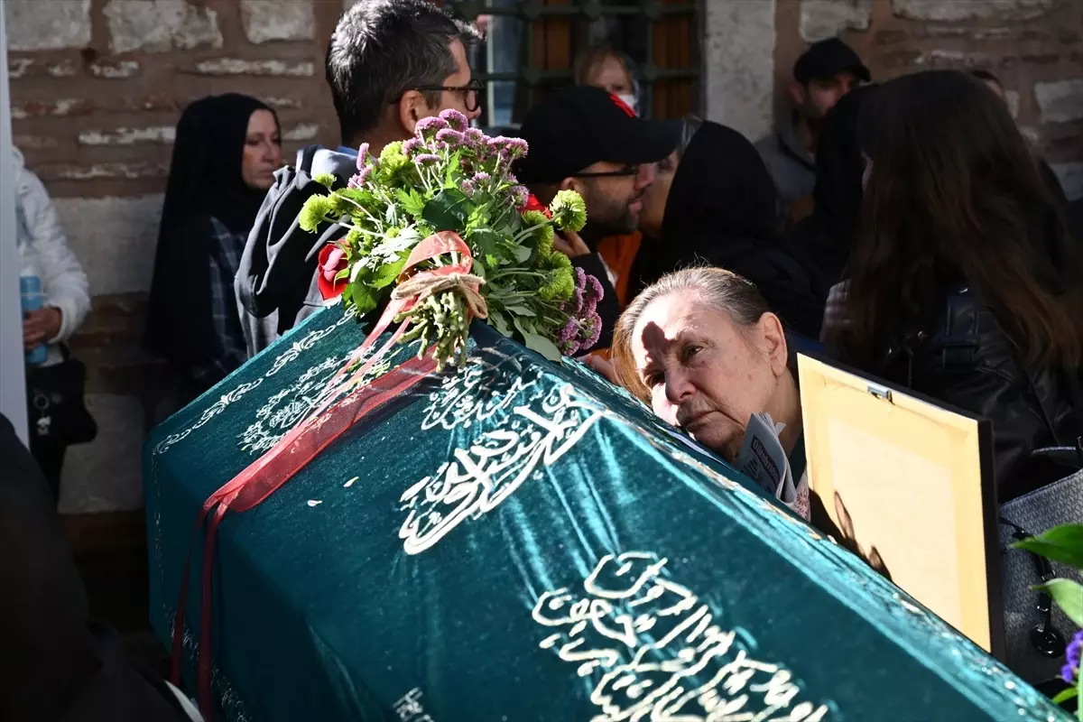 Yönetmen ve senarist Yücel Uçanoğlu son yolculuğuna uğurlandı