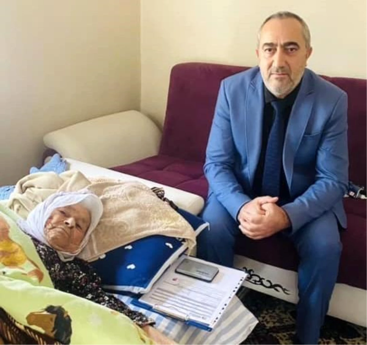 99 yaşındaki Ayşe Akın\'ın resmi işlemleri evinde gerçekleştirildi