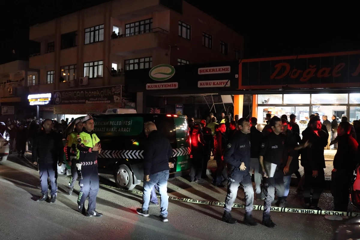 Adana\'da Kontrolden Çıkan Otomobil İş Yerine Girdi: 1 Ölü, 1 Yaralı