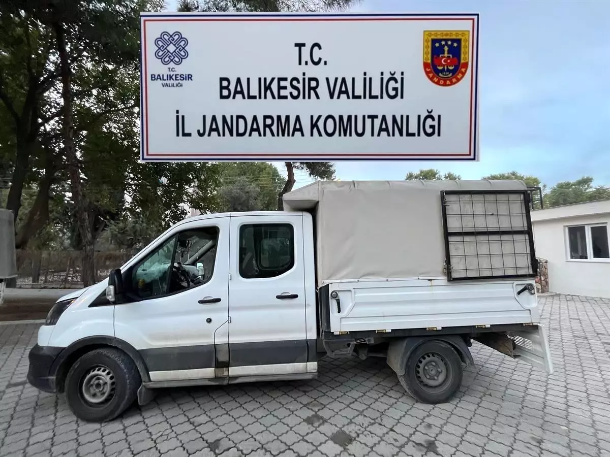 Balıkesir\'de düzensiz göçmen taşıyan şahıslar yakalandı