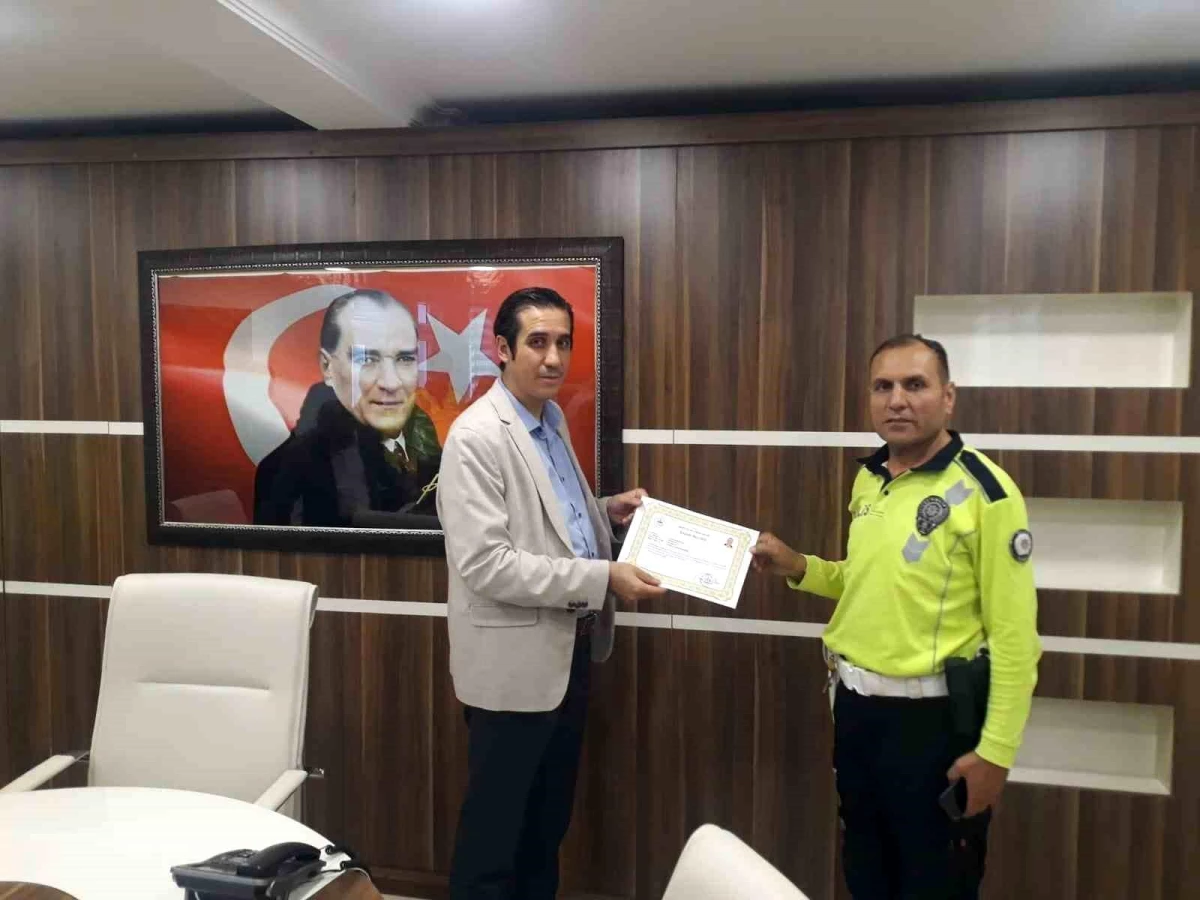 Mersin\'deki Polis Memurları Başarı Belgesi İle Ödüllendirildi