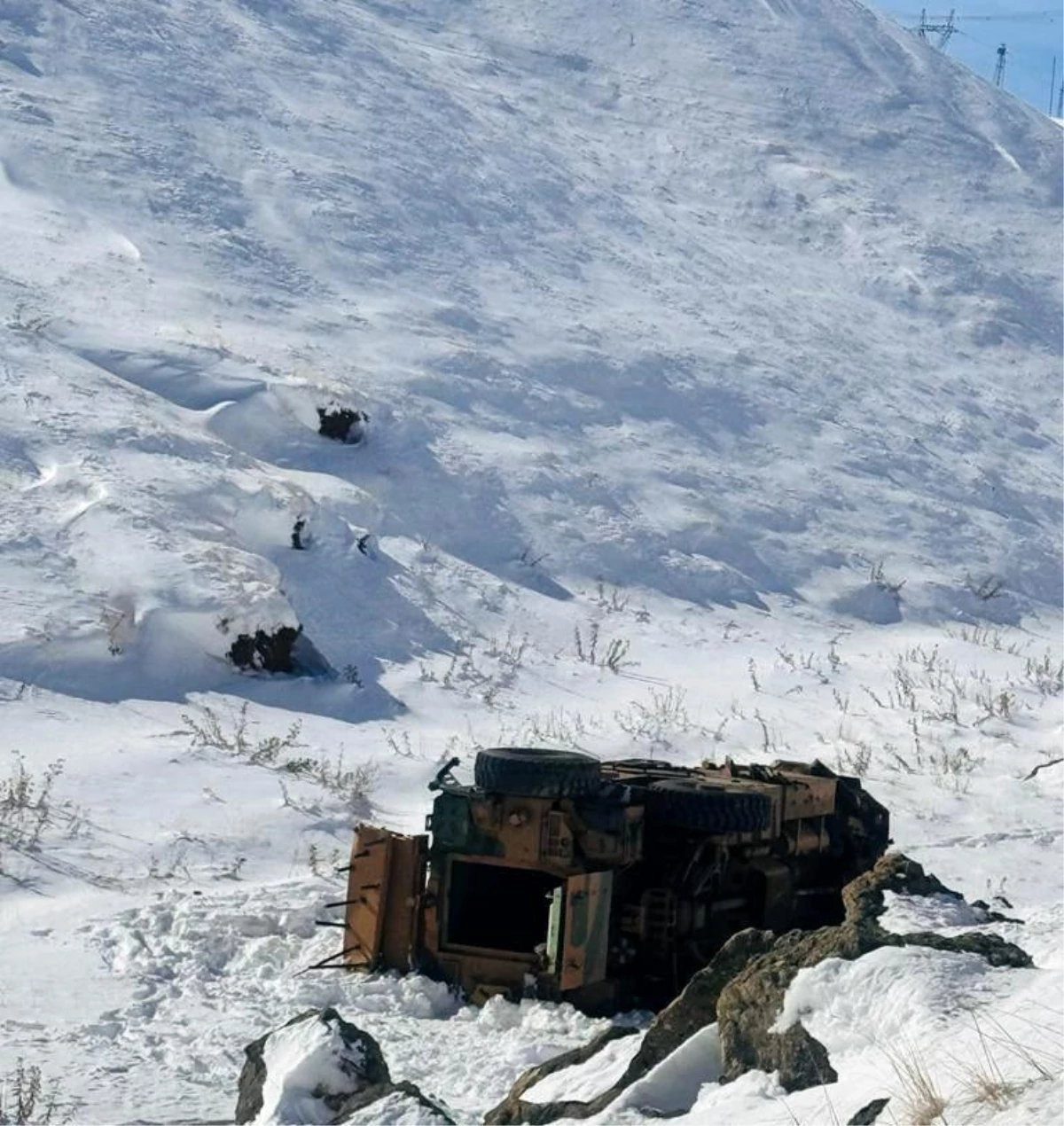 Van Başkale\'de askeri araç devrildi: 6 asker yaralandı