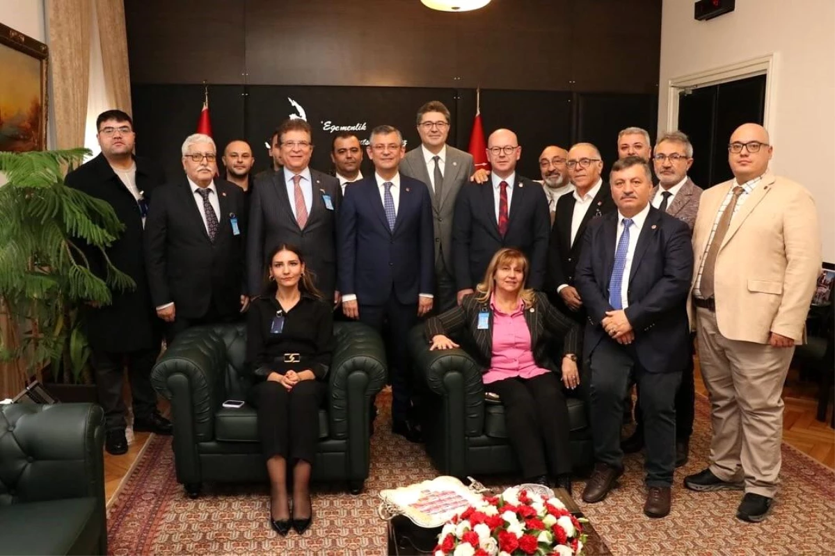 Edremit Belediye Başkanı Selman Hasan Arslan, CHP Genel Başkanı Özgür Özel\'i ziyaret etti