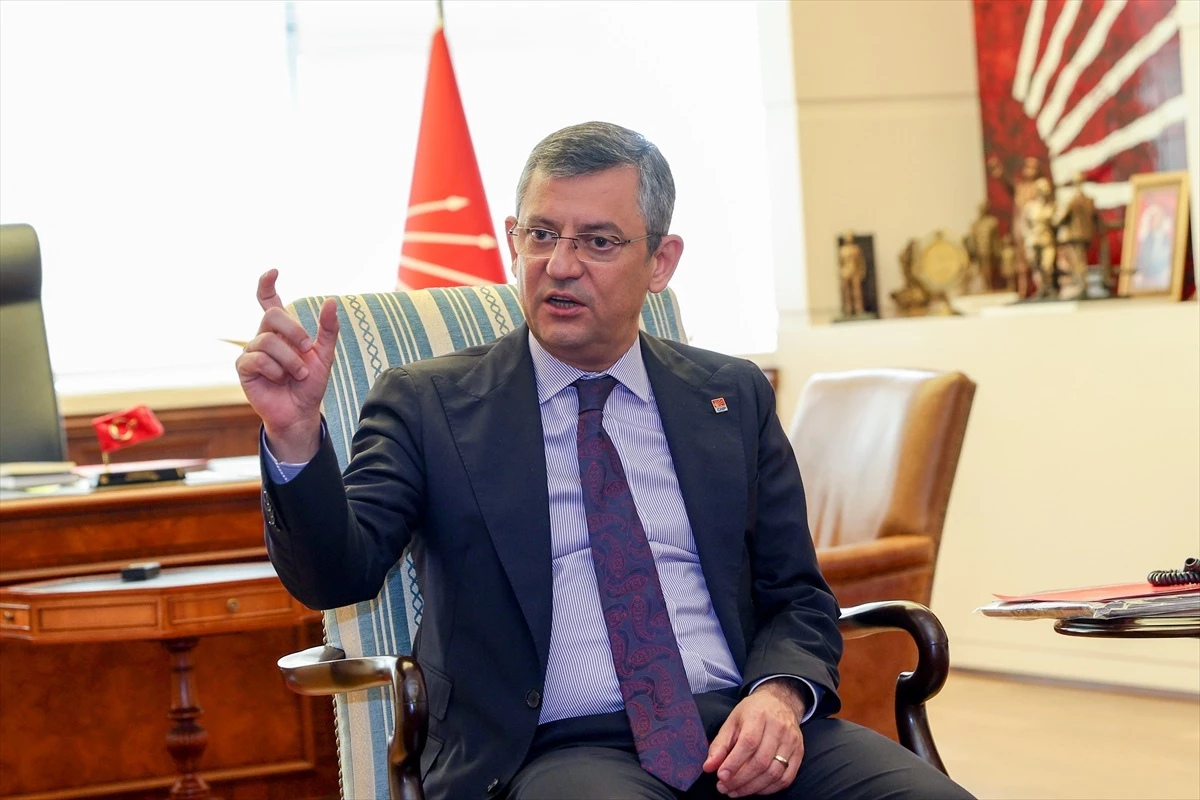 CHP Genel Başkanı Özgür Özel, DİSK Genel Başkanı Arzu Çerkezoğlu ile görüştü