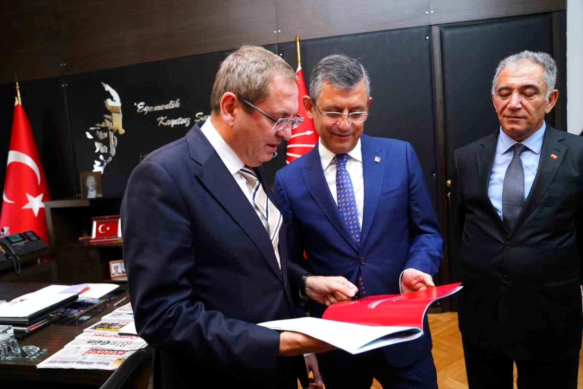 Ayvalık Belediye Başkanı Mesut Ergin, CHP Genel Başkanı Özgür Özel\'i Ziyaret Etti