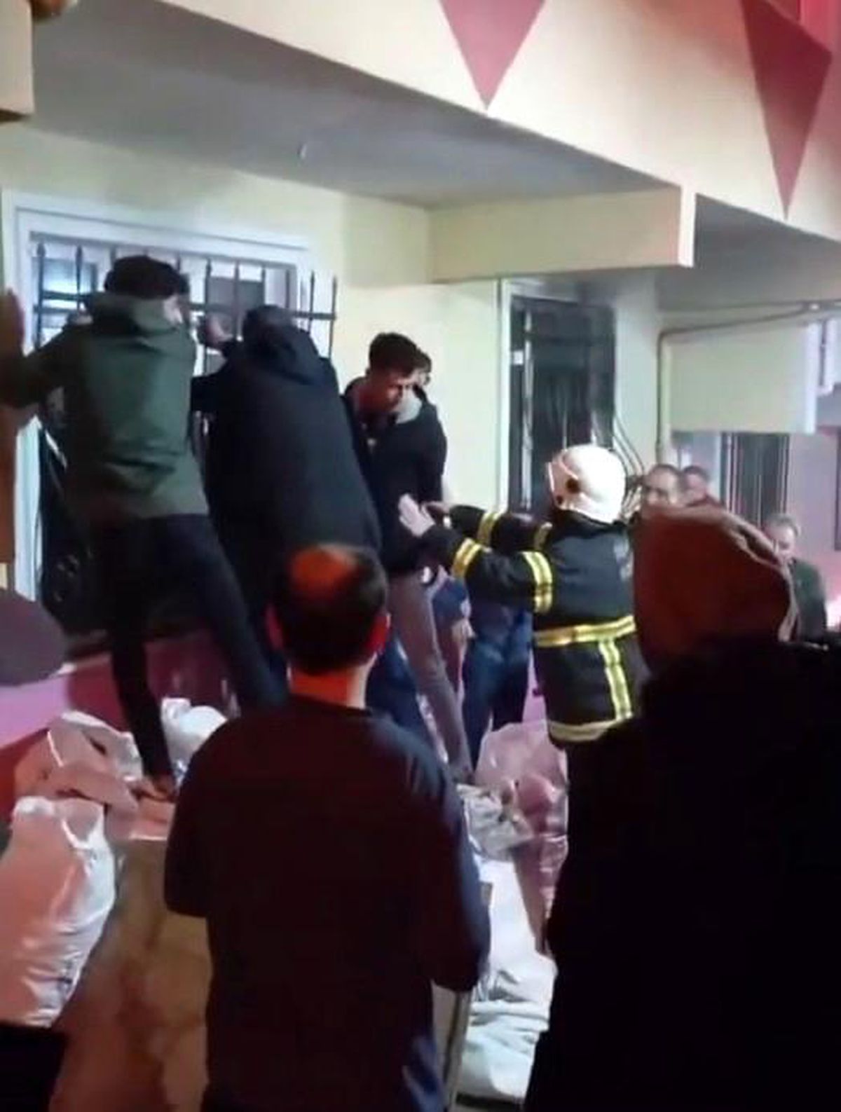 Kocaeli\'de Kiracı Kendi Evinde Yangın Çıkardı