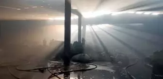 Gaziantep'te Geri Dönüşüm Fabrikasında Yangın Çıktı
