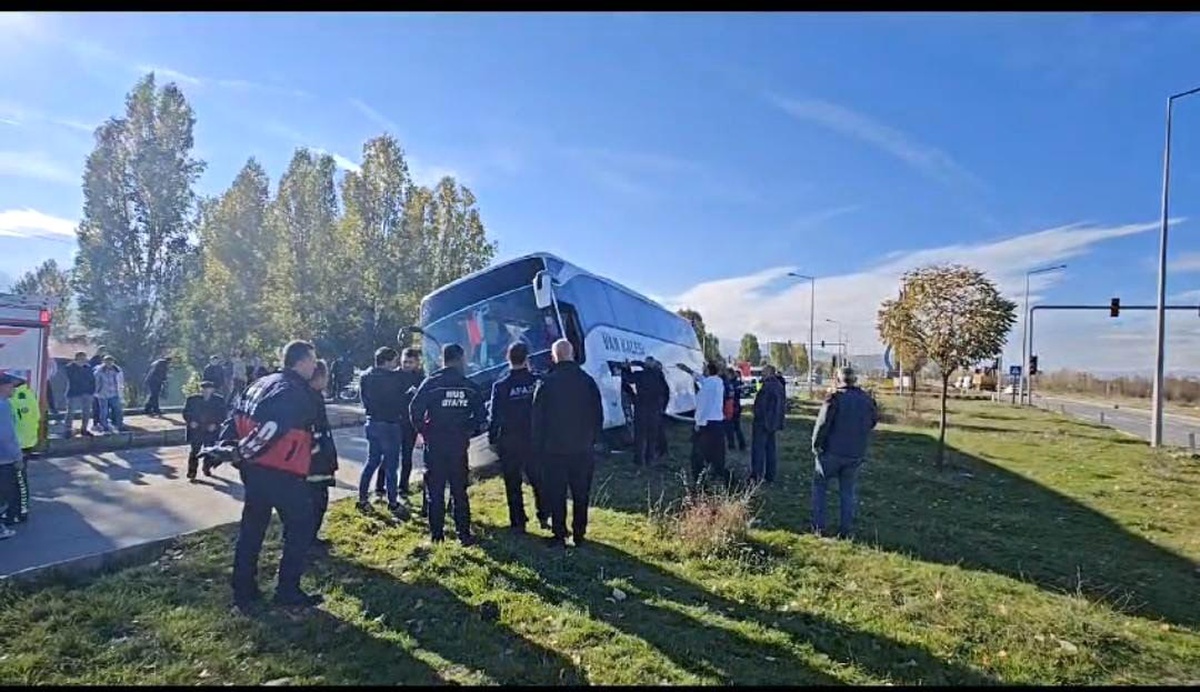 Muş-Bitlis Karayolunda Hafriyat Kamyonu Yolcu Otobüsüne Çarptı