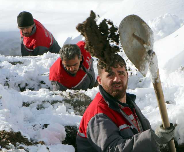 Hava sıcaklığının kışın eksi 20'yi bulduğu Erzurum'da şimdiden 600 mezar yeri kazıldı Hava sıcaklığının kışın eksi 20'yi bulduğu Erzurum'da şimdiden 600 mezar yeri kazıldı
