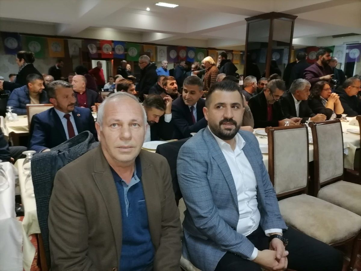 HEDEP Eş Genel Başkanı Tuncer Bakırhan, Kars\'ta sivil toplum kuruluşlarıyla bir araya geldi