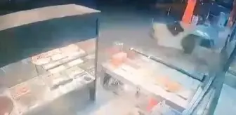 Adana'da Kuruyemiş Dükkanı Sahibi Otomobil Kazasında Hayatını Kaybetti