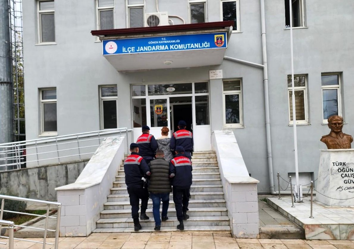 Isparta\'da Patates Çuvallarının Altında Bin 563 Adet Uyuşturucu Hap Ele Geçirildi