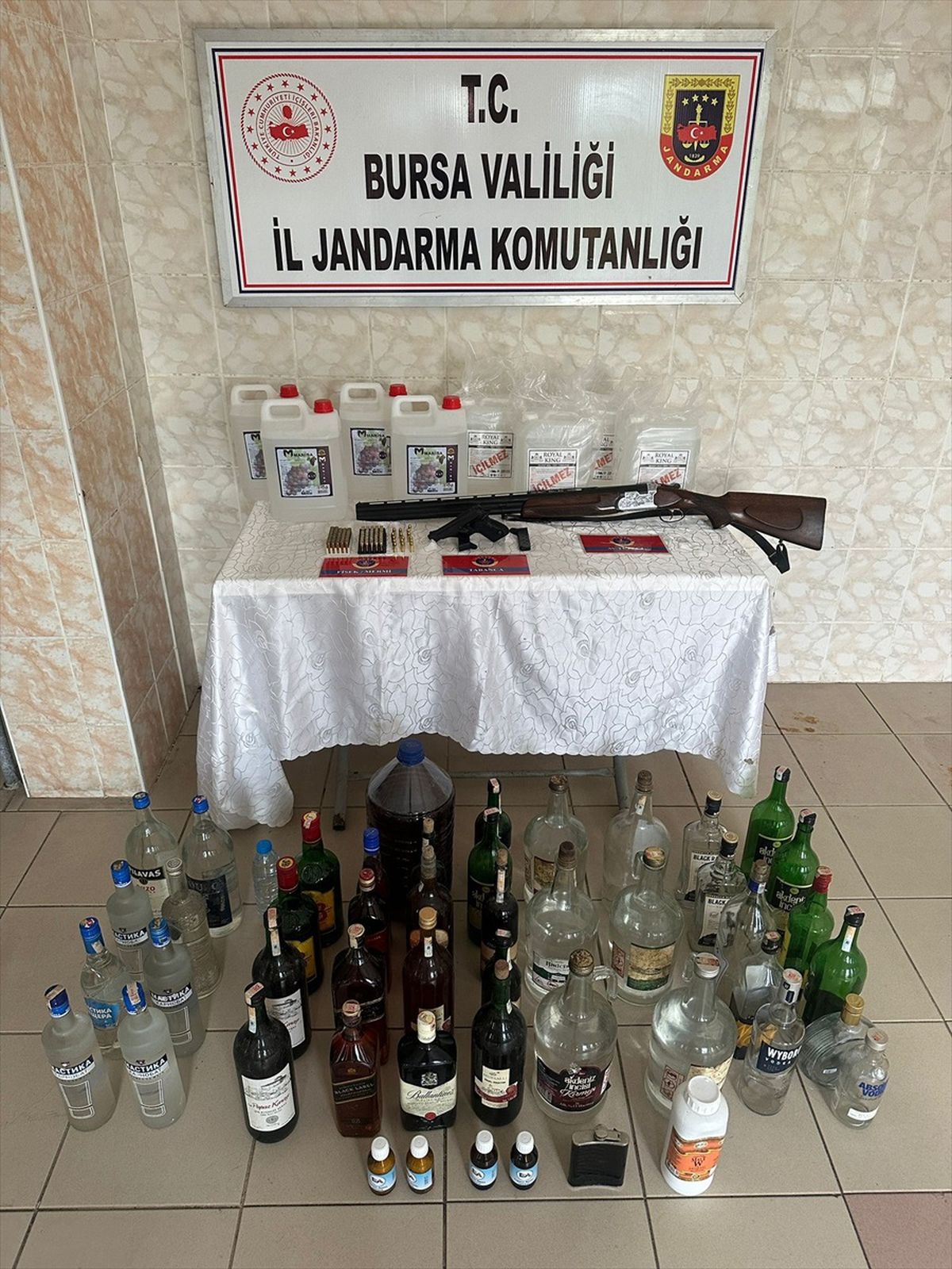 İznik\'te Sahte Alkol İmalatı Yapan Zanlı Gözaltına Alındı