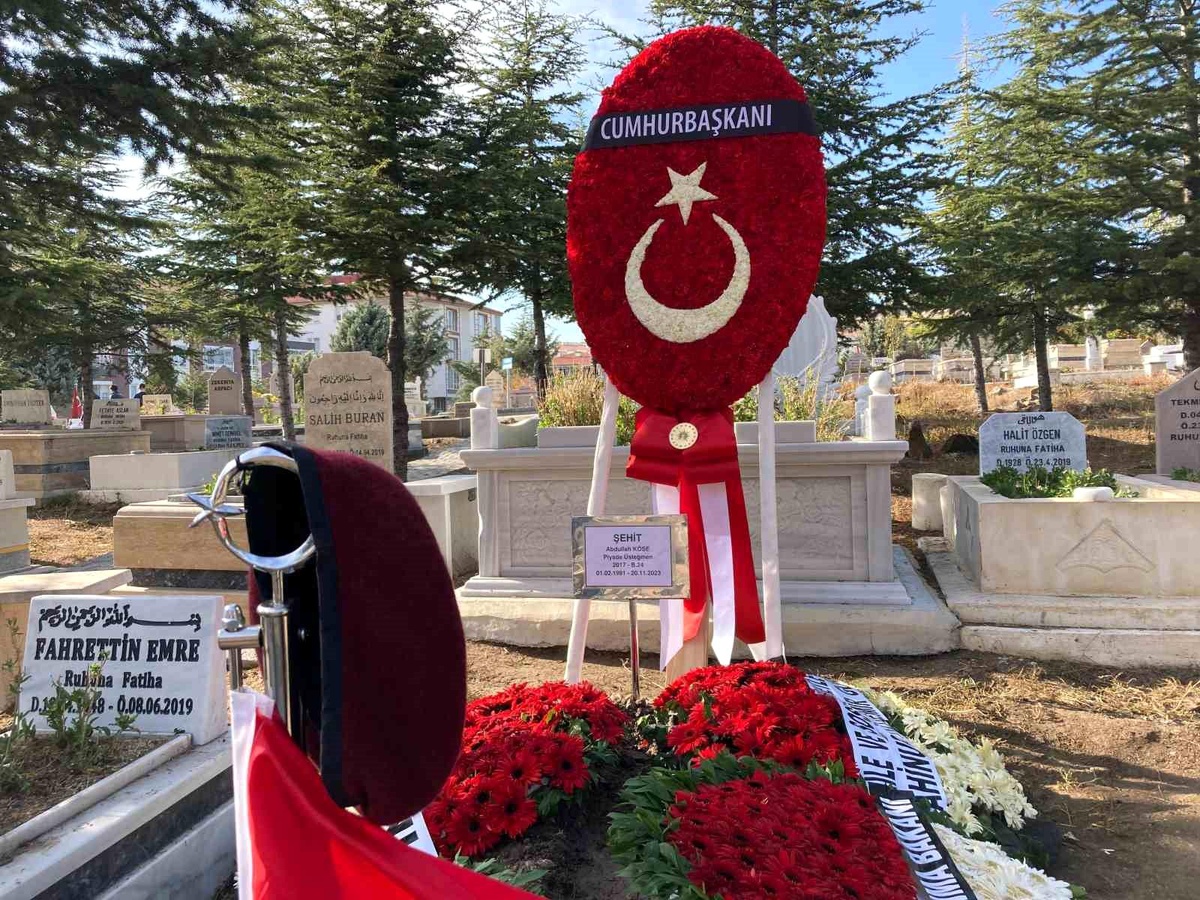 Kahraman şehidin eşi: "Penceremi açtığım zaman mezarını göreyim"