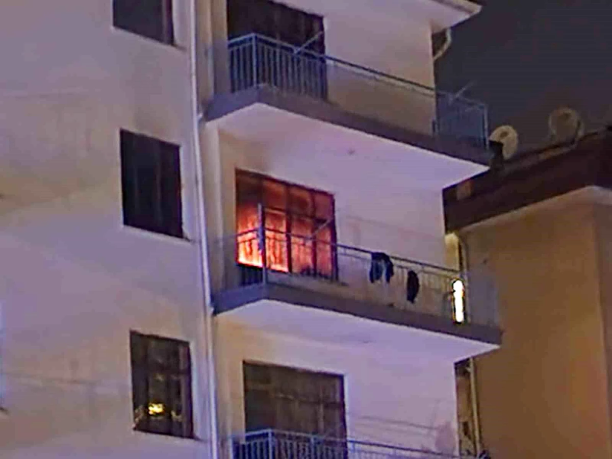 Ankara\'da yabancı uyrukluların yaşadığı dairede yangın çıktı