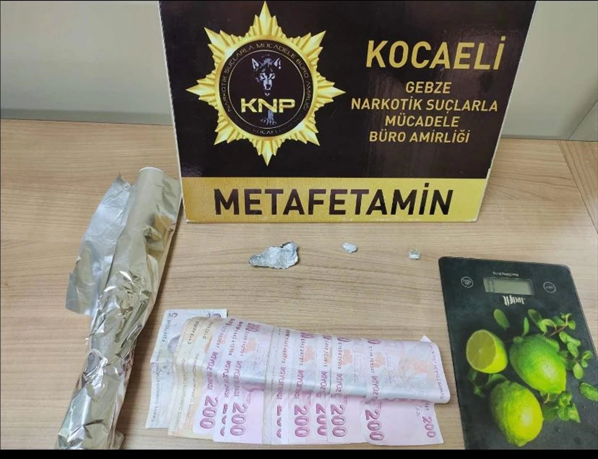 Kocaeli\'de Uyuşturucu Operasyonunda 2 Tutuklama