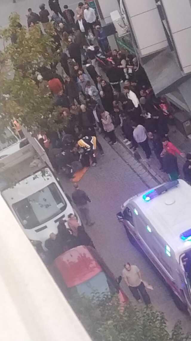 Küçükçekmece'de yabancı uyruklu 2 kişi zorla tutuldukları evden atlayarak kaçmaya çalıştı 1 kişi öldü