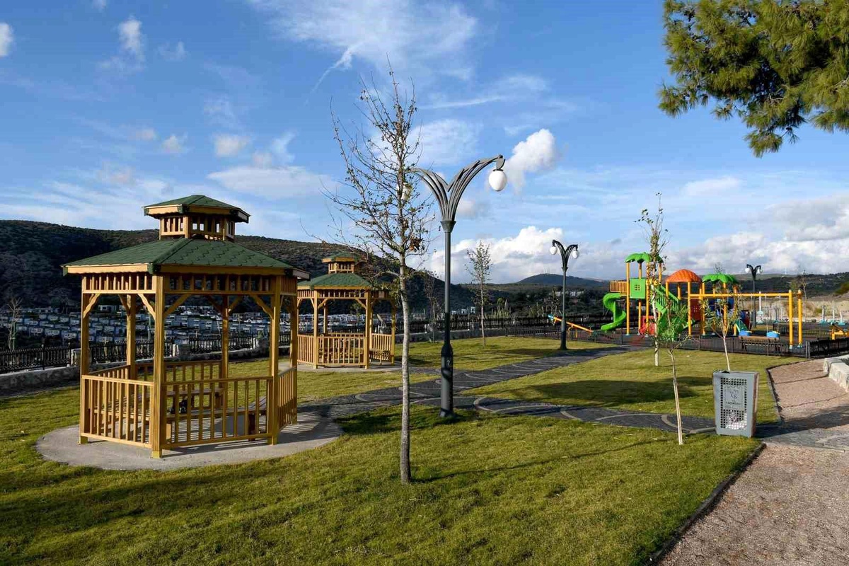 Kuşadası Belediyesi, Uydukent\'teki asansörlerin mühürlenmesiyle ilgili açıklama yaptı