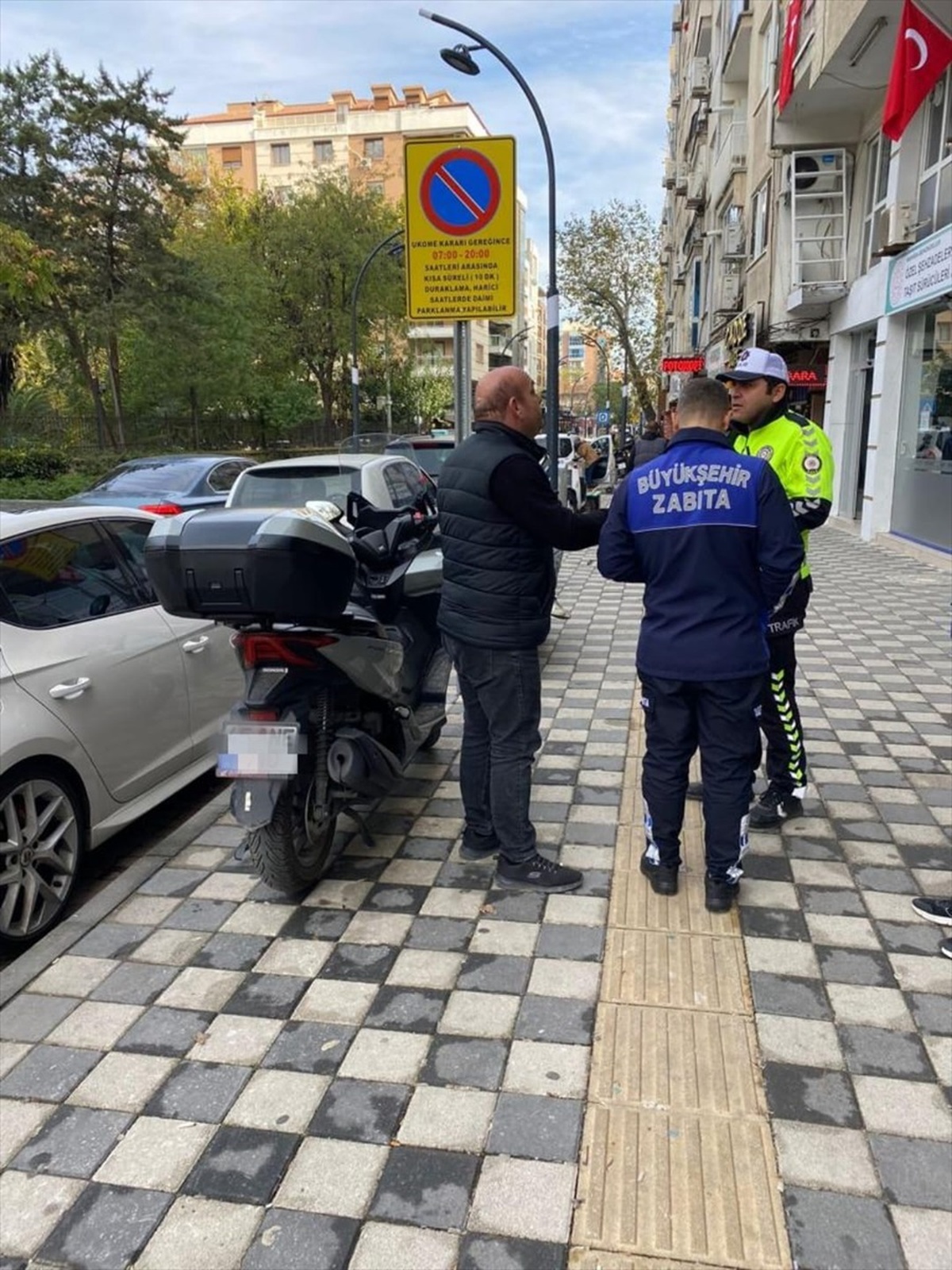 Manisa\'da Yol ve Kaldırım İhlali Denetimi