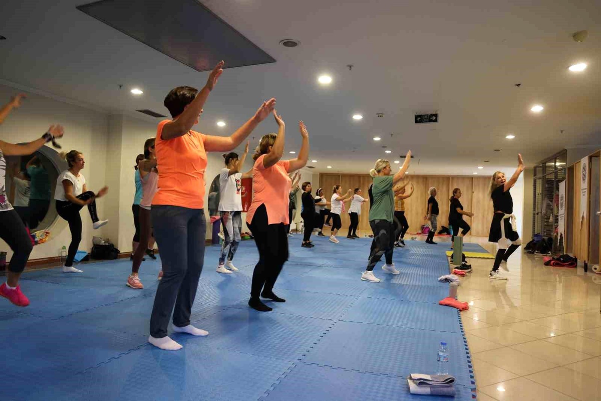 Marmaris Belediyesi Kadınlara Ücretsiz Sabah Sporu Etkinliği Başlattı
