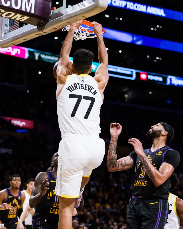 Neler yapıyor neler! Ömer Yurtseven'den Lakers'a karşı 17 dakikada 18 sayı 6 ribaunt