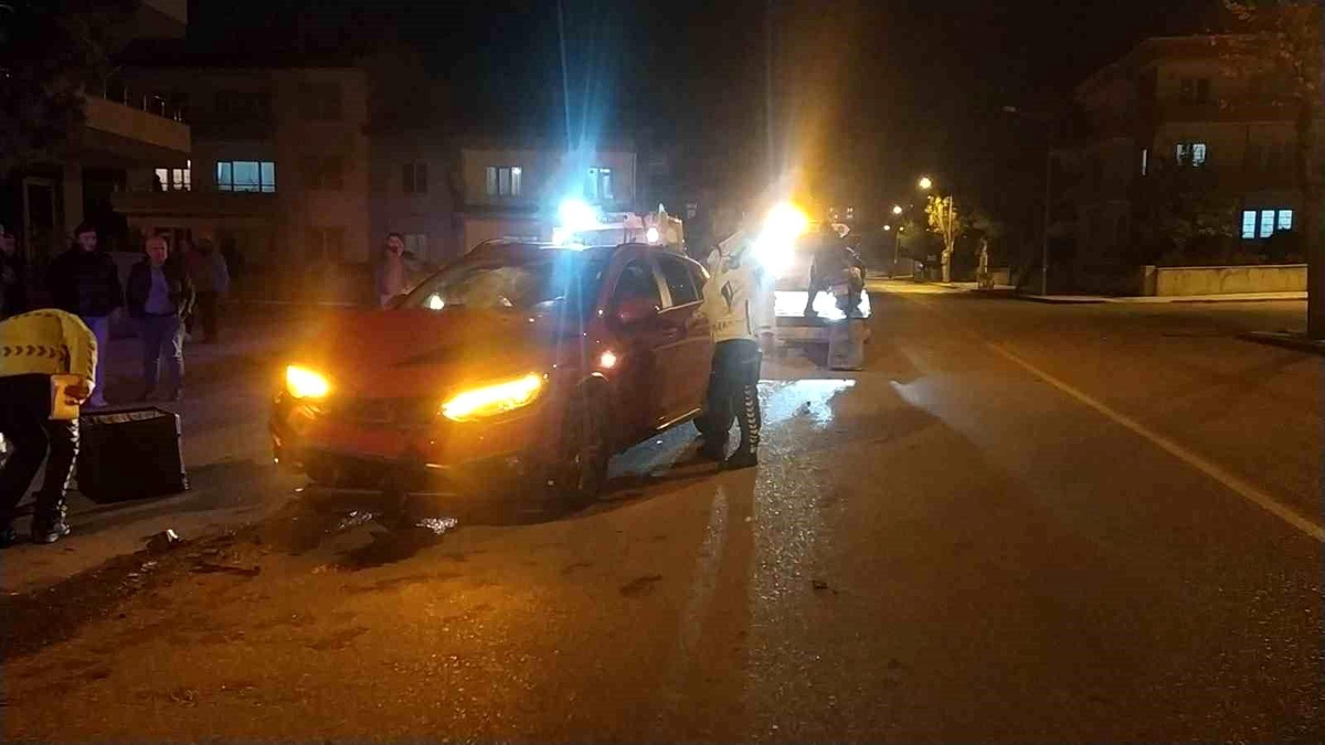 Çorum\'da Otomobil ile Motosiklet Çarpıştı: 1 Yaralı