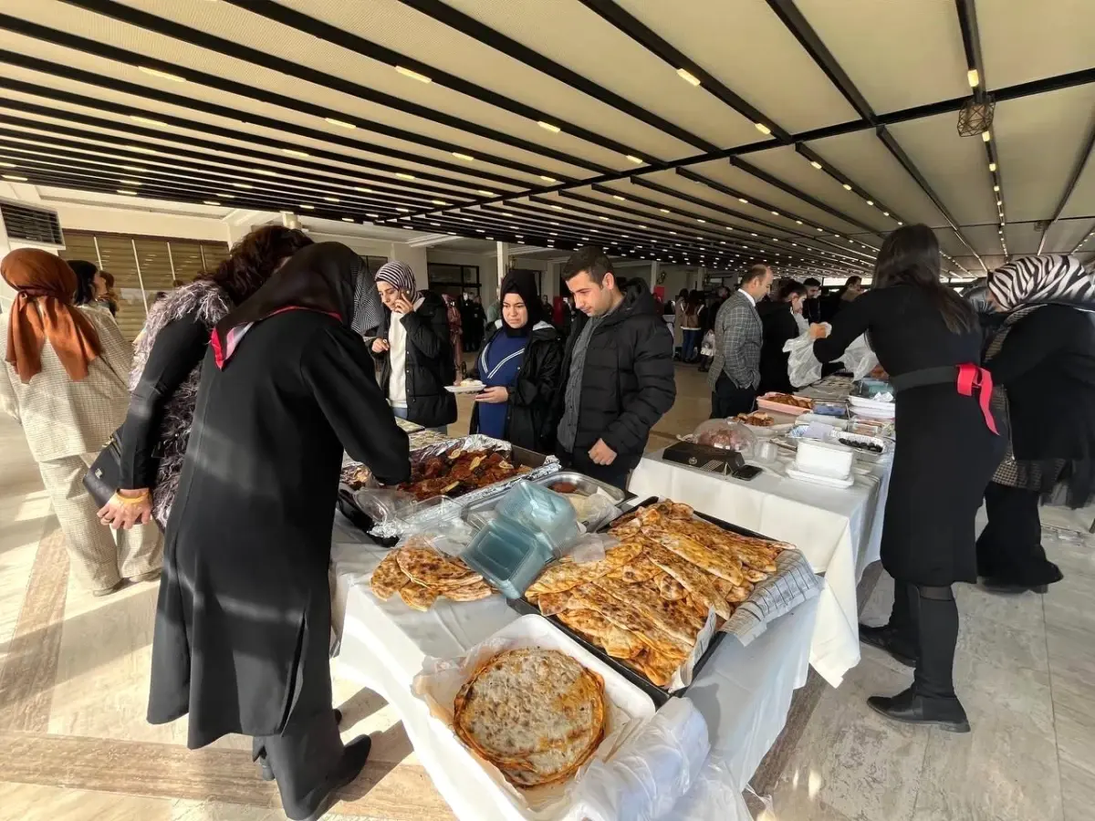 Polis eşleri öğrencilere Burs vermek için \'hayır çarşısı\' açtı