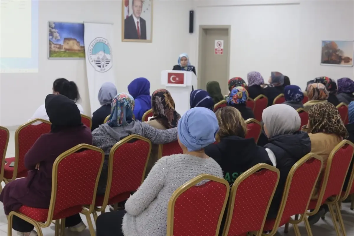 Sarıoğlan\'da kadınlara su tasarrufu semineri verildi