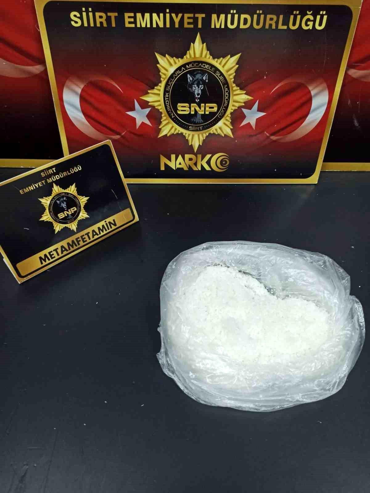 Siirt\'te Polis Ekipleri Şüpheli Şahsın Üst Aramasında 478,85 Gram Metamfetamin Maddesi Buldu