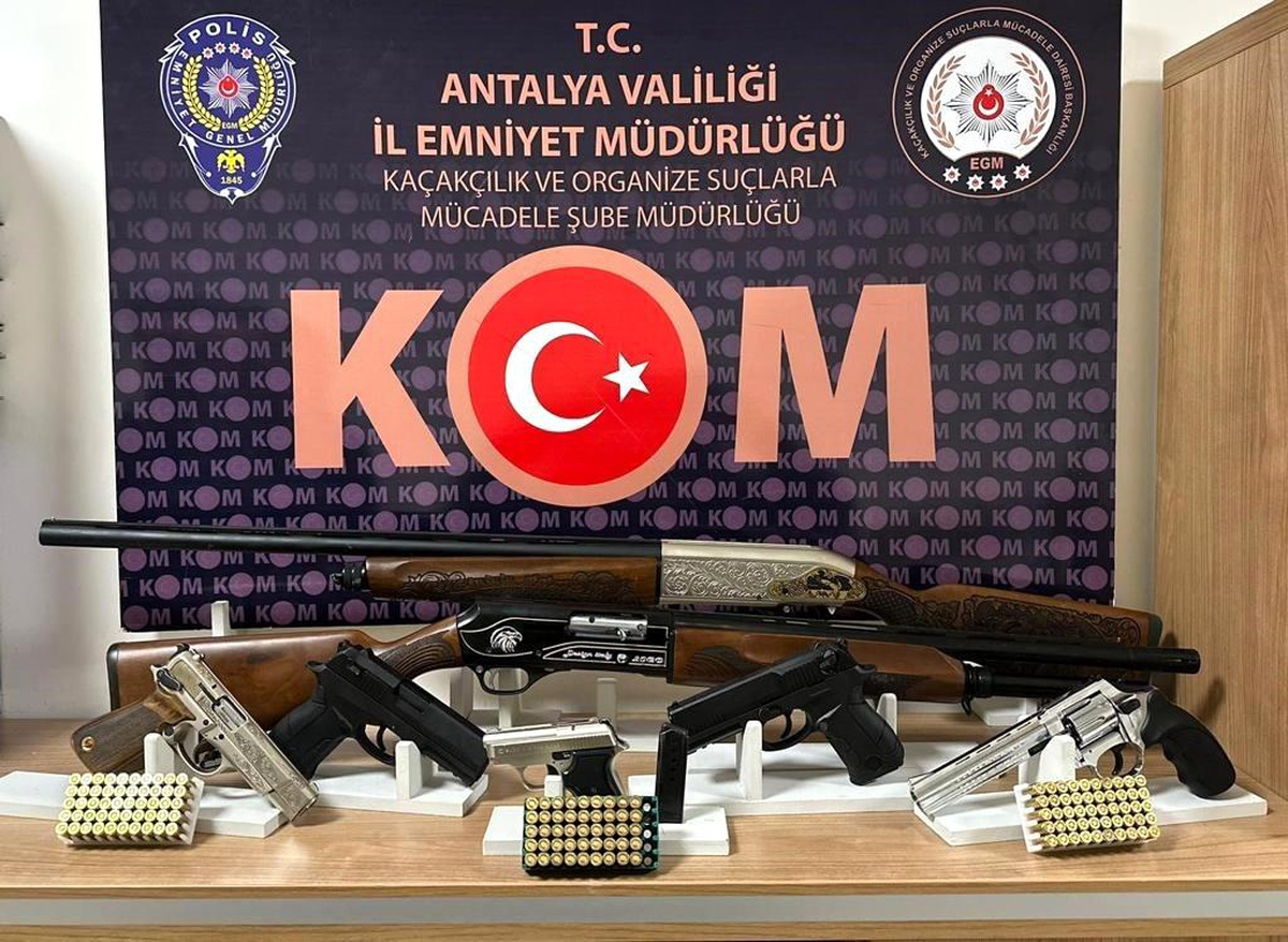 Antalya\'da silah ticareti yapan 3 kişi gözaltına alındı
