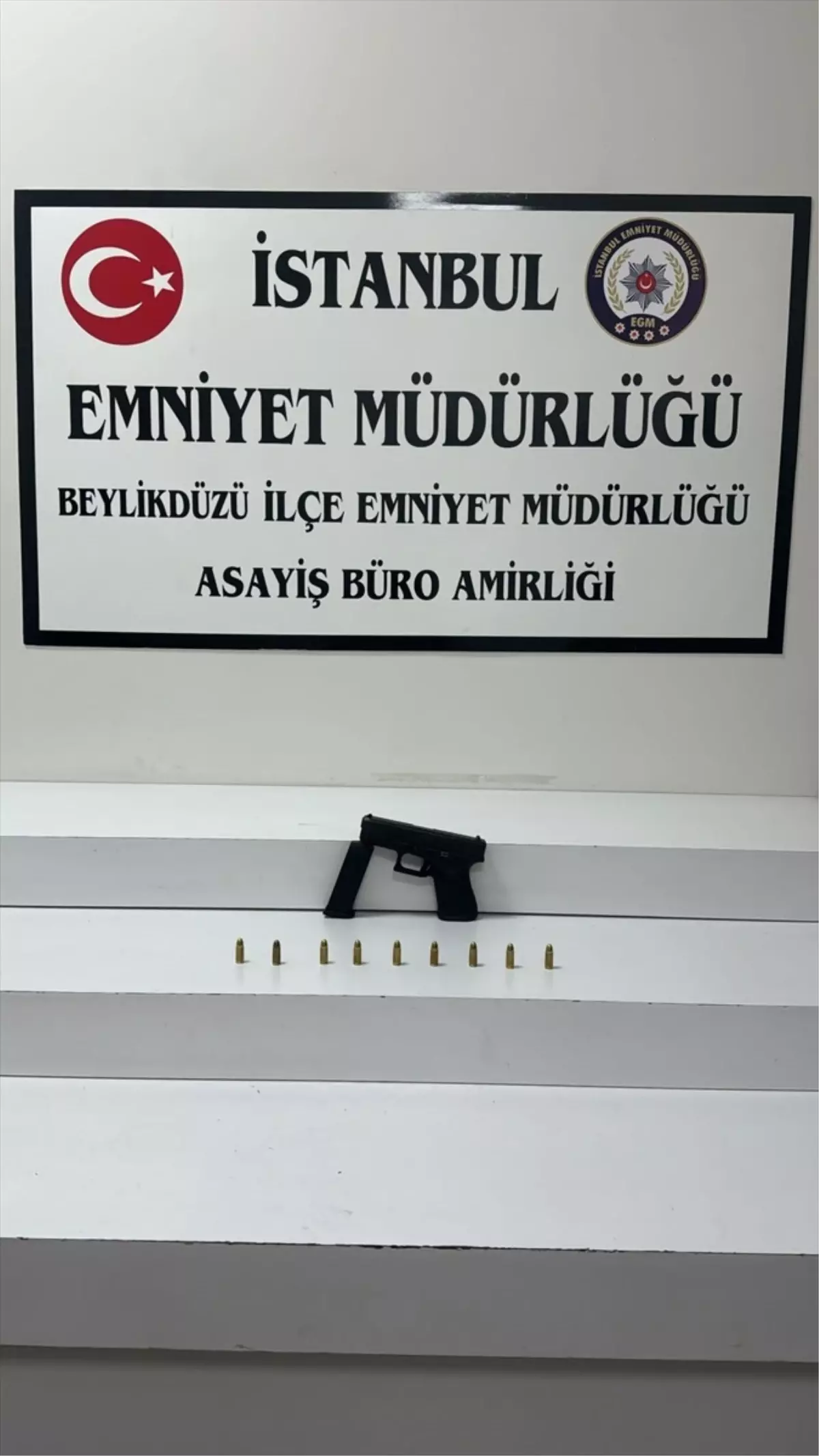 Sosyal medya fenomeni Banu Parlak, evinde ruhsatsız silah ele geçirilmesi üzerine gözaltına alındı