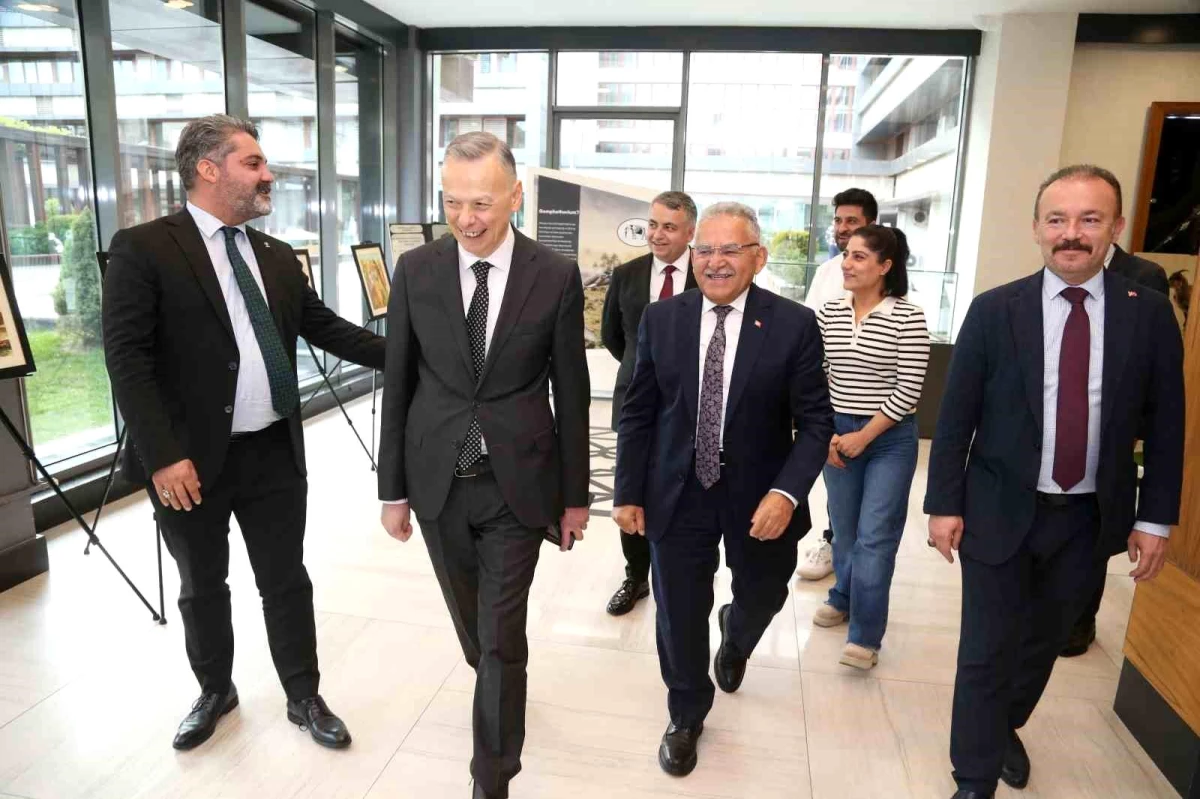 Ticaret Bakan Yardımcısı Kayseri Büyükşehir Belediye Başkanı\'nı ziyaret etti