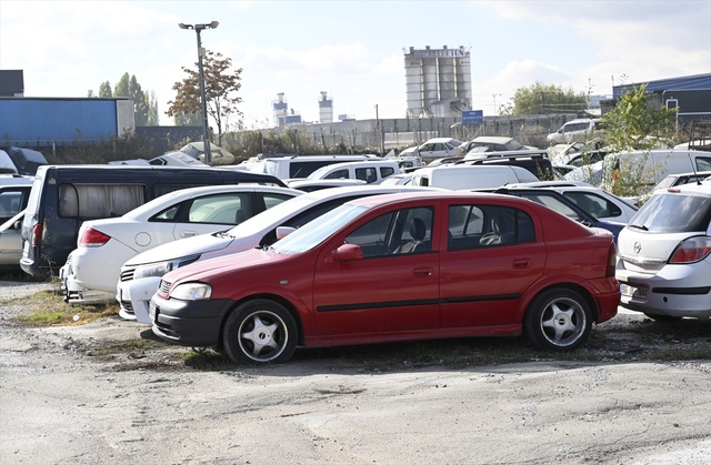Hacizli araçlarla ilgili düzenlemede yarın yeni aşamaya geçiliyor! Vatandaşlar otomobillerini 10 gün içinde geri alabilecek Hacizli araçlarla ilgili düzenlemede yarın yeni aşamaya geçiliyor! Vatandaşlar otomobillerini 10 gün içinde geri alabilecek